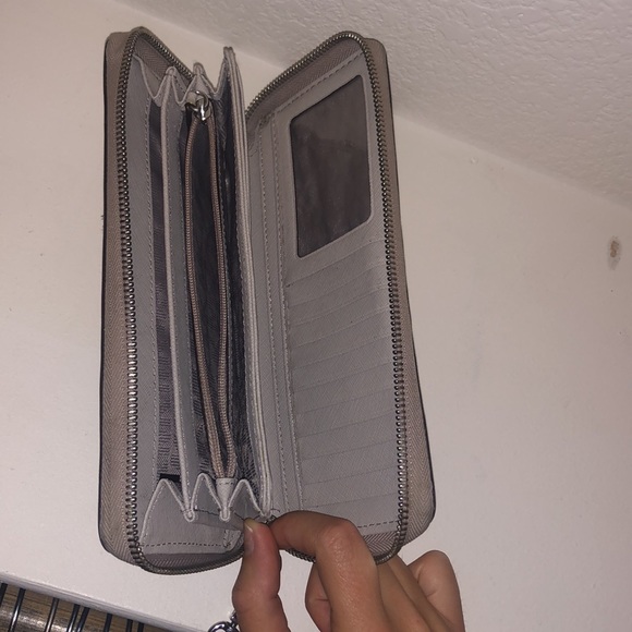 Michael Kors Wallet - Picture 2 of 7